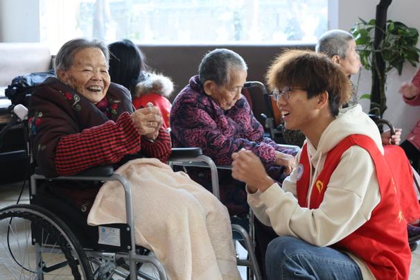 关爱夕阳，温暖敬老_敬老院维修工程纪实