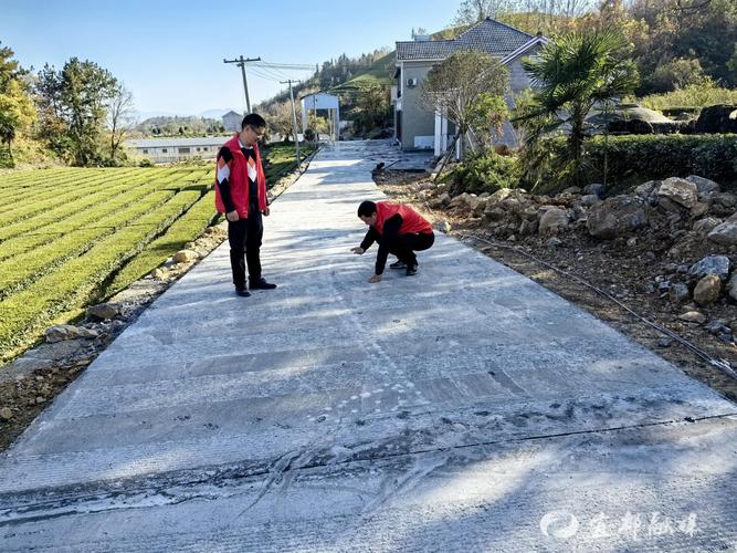 村道维修：助力乡村振兴，铺就幸福之路
